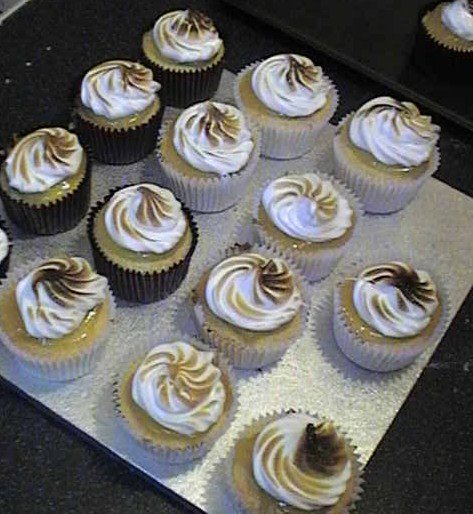 Lemon meringue pie cupcake