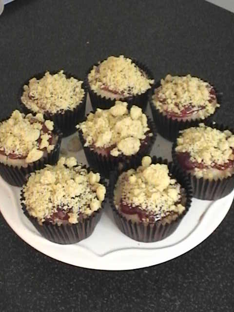 Plum crumble cupcakes