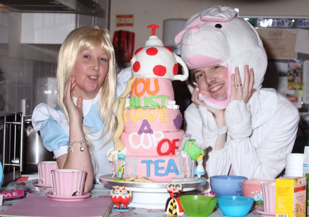 Alice in wonderland tea party  & cake