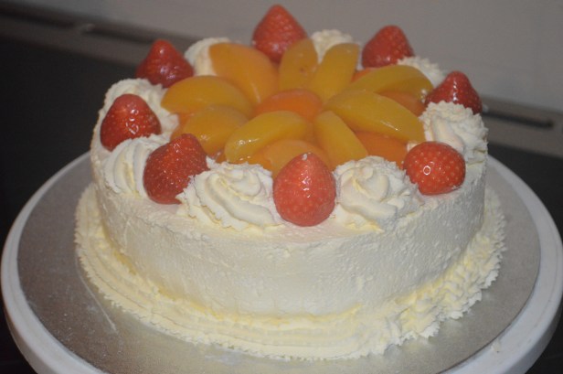 Fresh cream cake with fruits