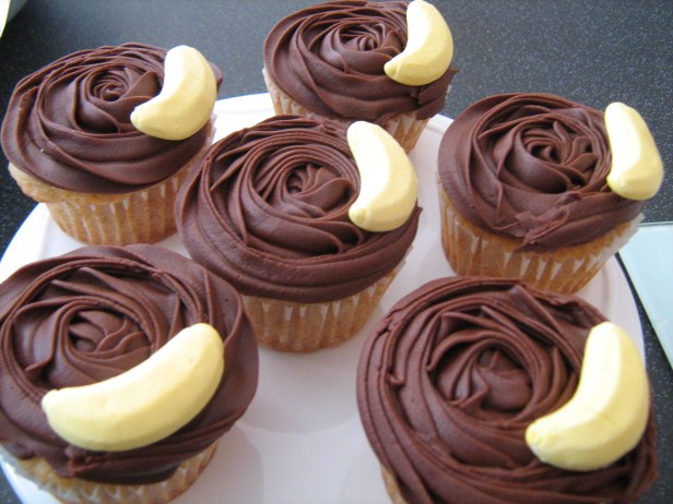  Banana vegan  cupakes with Chocolate frosting